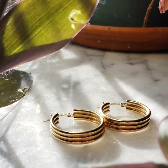 14k Solid Gold Vintage 1980s Hoop Earrings - Picture 3 of 4